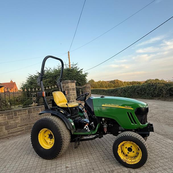 John Deere 2520-HST 25HP 4WD Compact Tractor
