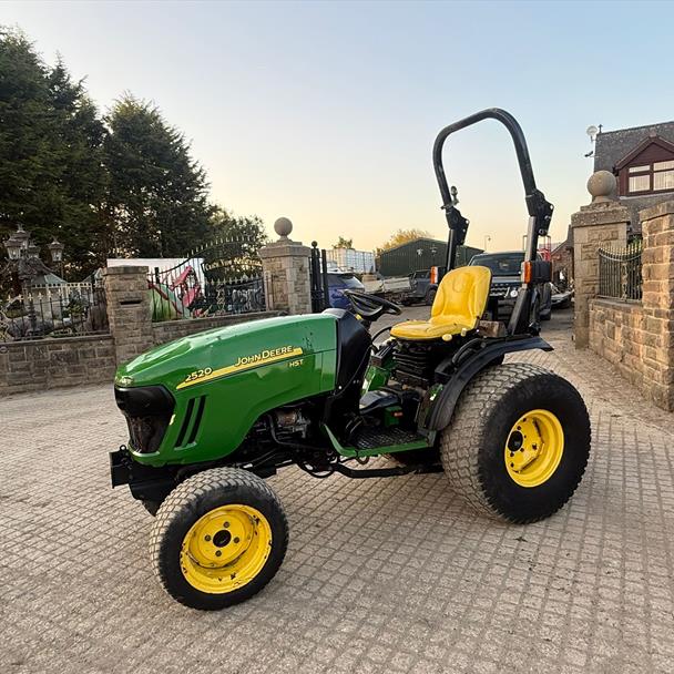John Deere 2520-HST 25HP 4WD Compact Tractor