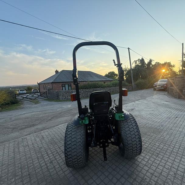 John Deere 2520-HST 25HP 4WD Compact Tractor