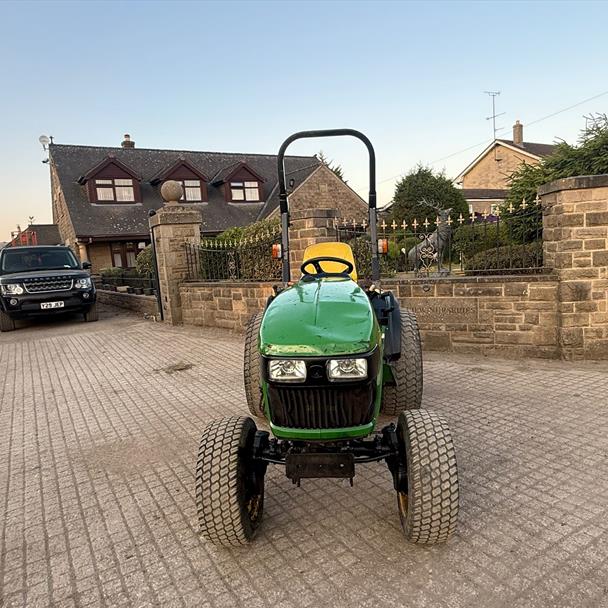 John Deere 2520-HST 25HP 4WD Compact Tractor