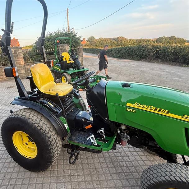 John Deere 2520-HST 25HP 4WD Compact Tractor