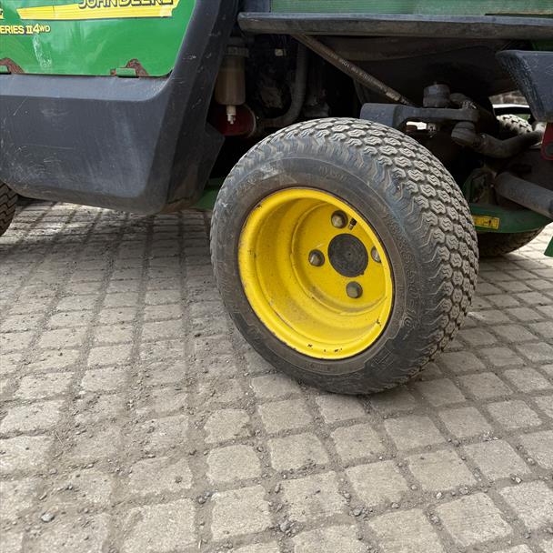 John Deere 1445 4WD Outfront Ride On Mower With John Deere 60" Rotary Deck
