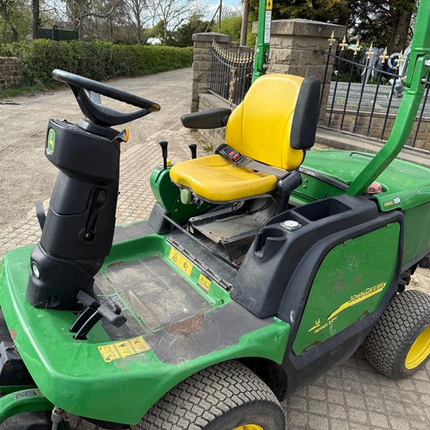 John Deere 1445 4WD Outfront Ride On Mower With John Deere 60" Rotary Deck