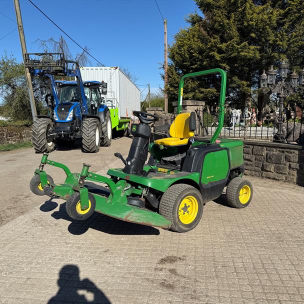 John Deere 1445 4WD Outfront Ride On Mower With John Deere 62" Rotary Deck