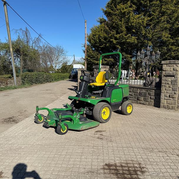 John Deere 1445 4WD Outfront Ride On Mower With John Deere 62" Rotary Deck