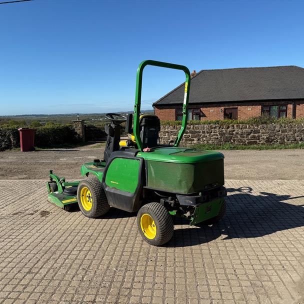 John Deere 1445 4WD Outfront Ride On Mower With John Deere 62" Rotary Deck