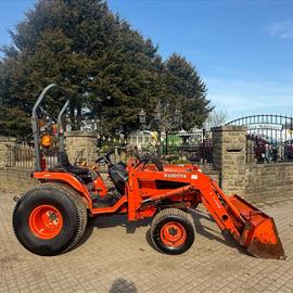 Kubota B2710 27HP 4WD Compact Tractor With Front Loader And Bucket
