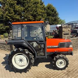 Kubota GL240 Grandel 4WD Compact Tractor