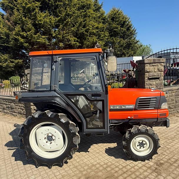 Kubota GL240 Grandel 4WD Compact Tractor