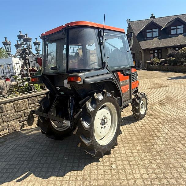 Kubota GL240 Grandel 4WD Compact Tractor