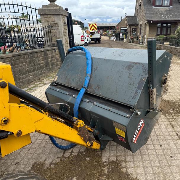 Lewis Badger 4WD Front Loader Backhoe With 2023 Suton Hydraulic Sweeper Bucket
