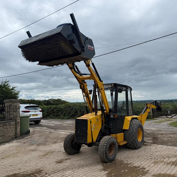Lewis Badger 4WD Front Loader Backhoe With 2023 Suton Hydraulic Sweeper Bucket