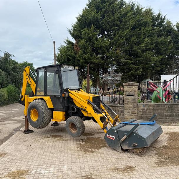 Lewis Badger 4WD Front Loader Backhoe With 2023 Suton Hydraulic Sweeper Bucket