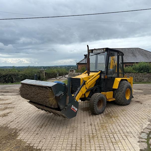 Lewis Badger 4WD Front Loader Backhoe With 2023 Suton Hydraulic Sweeper Bucket