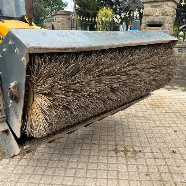 Lewis Badger 4WD Front Loader Backhoe With 2023 Suton Hydraulic Sweeper Bucket