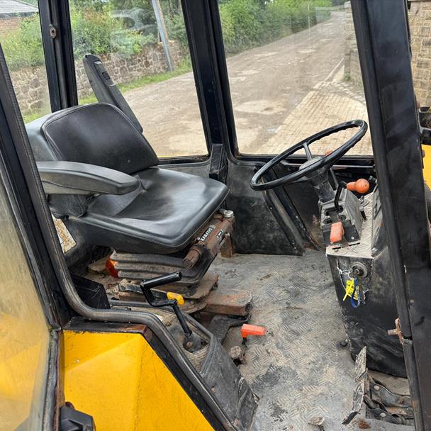 Lewis Badger 4WD Front Loader Backhoe With 2023 Suton Hydraulic Sweeper Bucket