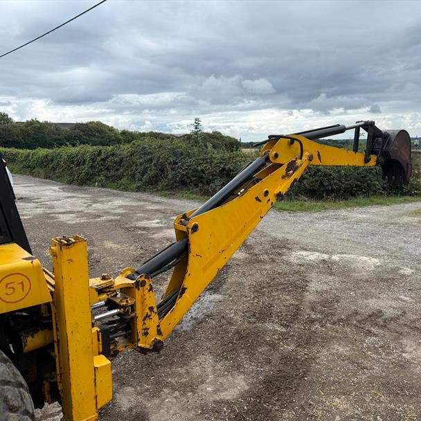 Lewis Badger 4WD Front Loader Backhoe With 2023 Suton Hydraulic Sweeper Bucket