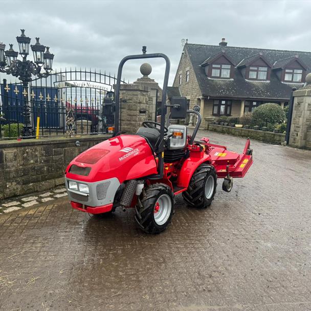 Mccormick G30R 22HP 4WD Compact Tractor With Sitrex SM-150 Topper Mower