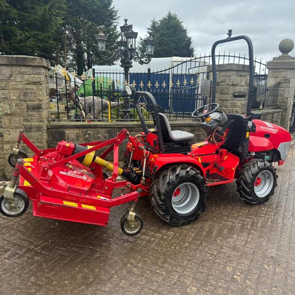 Mccormick G30R 22HP 4WD Compact Tractor With Sitrex SM-150 Topper Mower