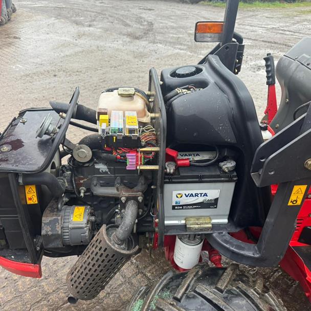 Mccormick G30R 22HP 4WD Compact Tractor With Sitrex SM-150 Topper Mower
