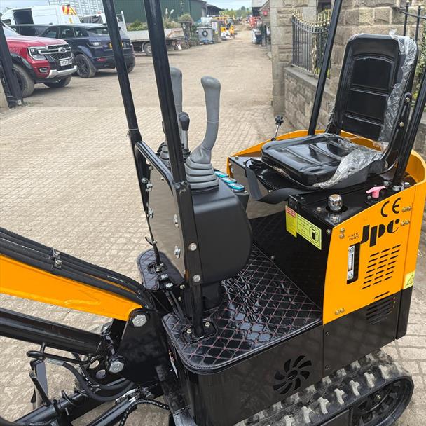 New/Unused 2024 JPC HT12 Mini Excavator Bundle With Posthole Borer And Bucket