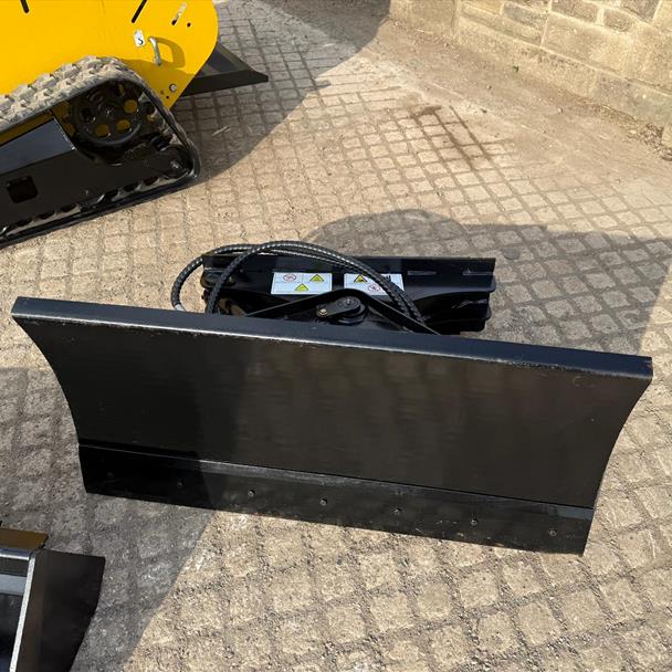 New/Unused Machpro MPS300 Compact Tracked Skidsteer Loader With Attachments Bundle!