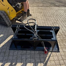 New/Unused 2025 GIYI Mini Skidsteer Bucket Grab