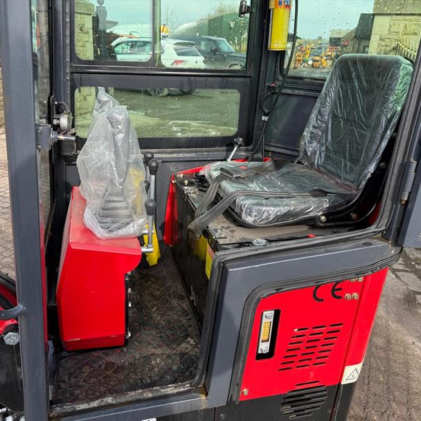 New/Unused 2024 Captok CK10C Mini Excavator Bundle With Attachments