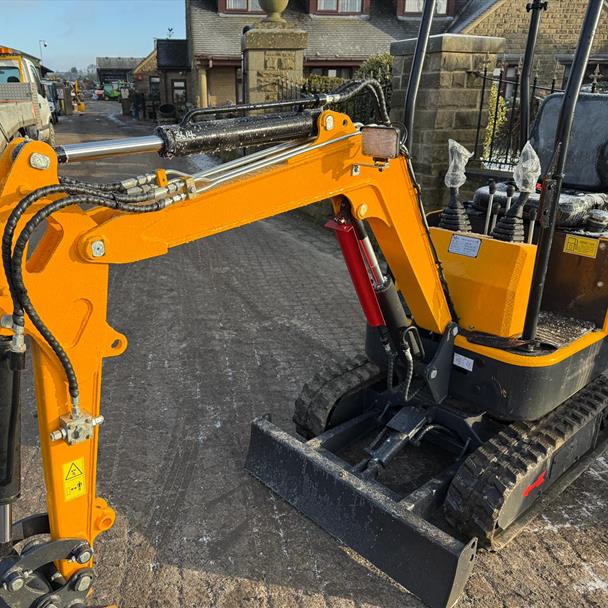 New/Unused LM10 Mini Excavator