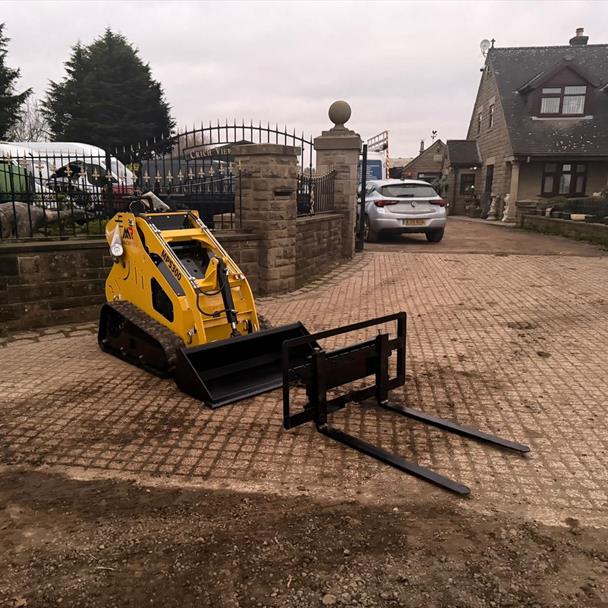 New/Unused Mini Skidsteer Pallet Forks And Fame