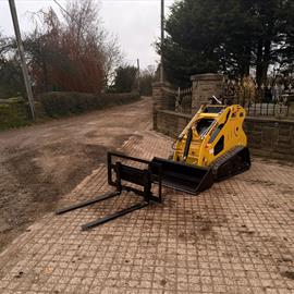 New/Unused Mini Skidsteer Pallet Forks And Fame