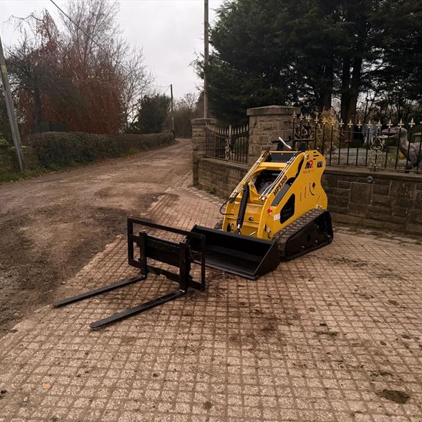 New/Unused Mini Skidsteer Pallet Forks And Fame