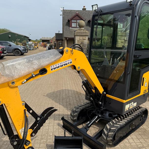 New/Unused 2024 Mammoth MP12PRO Mini Excavator Bundle! With New Finger Bar Mower And Manual Thumb Grab