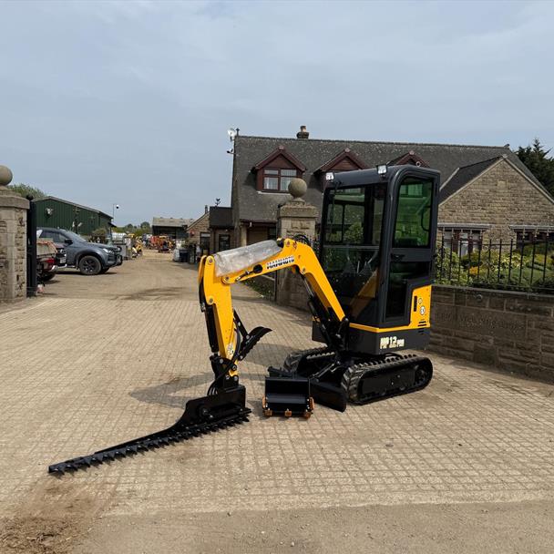New/Unused 2024 Mammoth MP12PRO Mini Excavator Bundle! With New Finger Bar Mower And Manual Thumb Grab