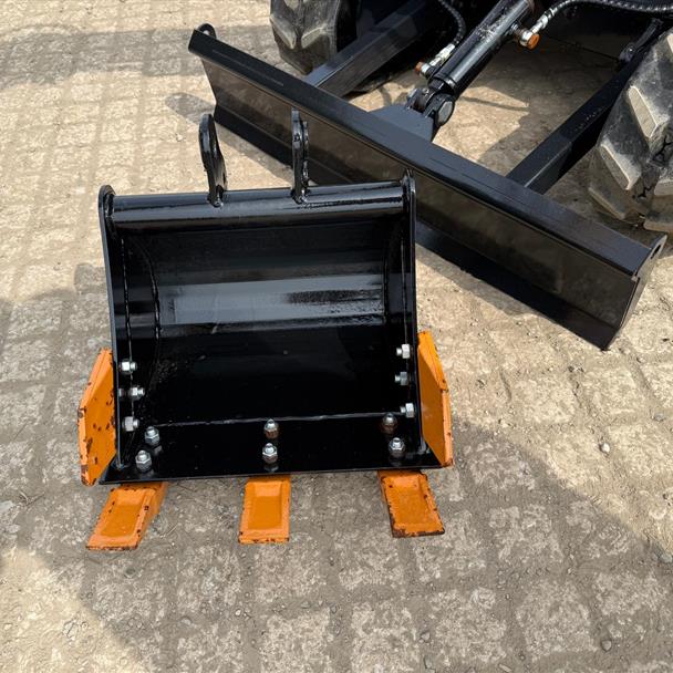 New/Unused 2024 Mammoth MP12PRO Mini Excavator Bundle! With New Finger Bar Mower And Manual Thumb Grab