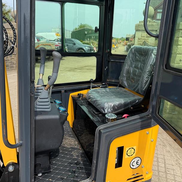 New/Unused 2024 Mammoth MP12PRO Mini Excavator Bundle! With New Finger Bar Mower And Manual Thumb Grab