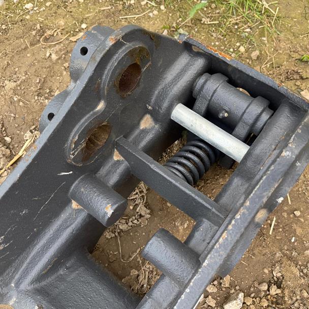 New/Unused Miller Manual Quick Hitch