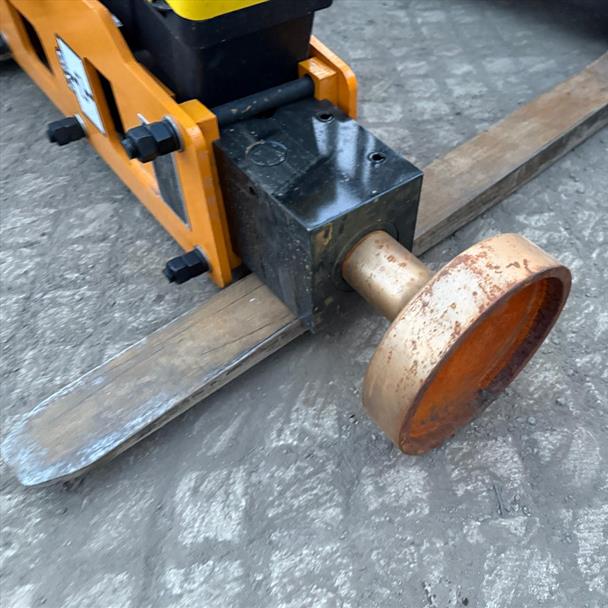 New/Unused GIYI Skidsteer Hydraulic Rock Breaker/Post Knocker