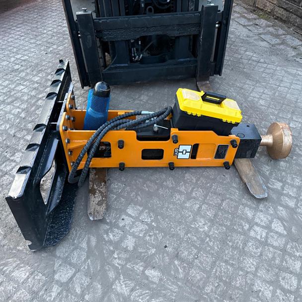 New/Unused GIYI Skidsteer Hydraulic Rock Breaker/Post Knocker