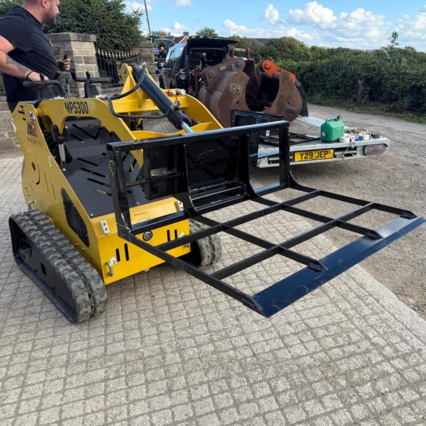 New/Unused 2025 GIYI Mini Skidsteer Land Leveller Menage Rake