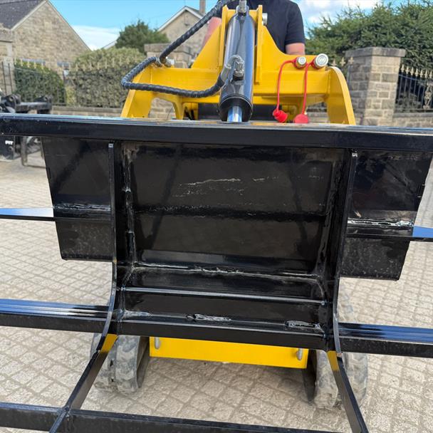 New/Unused 2025 GIYI Mini Skidsteer Land Leveller Menage Rake
