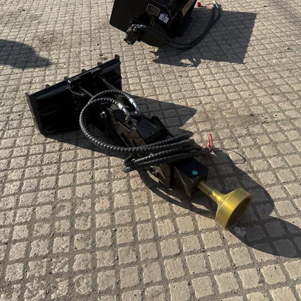New/Unused 2025 GIYI Mini Skidsteer Hydraulic Post Knocker