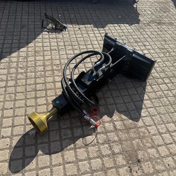 New/Unused 2025 GIYI Mini Skidsteer Hydraulic Post Knocker