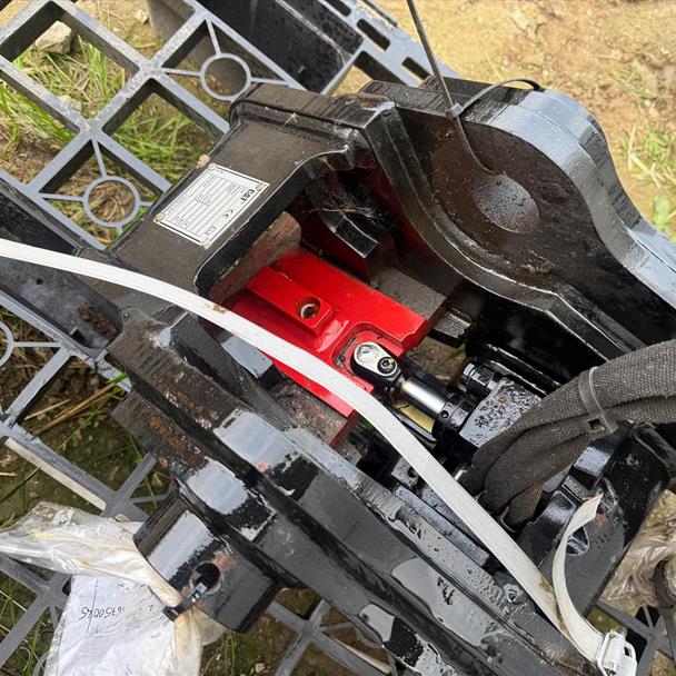 New/Unused Caterpillar Dual Lock Hydraulic Quick Hitch