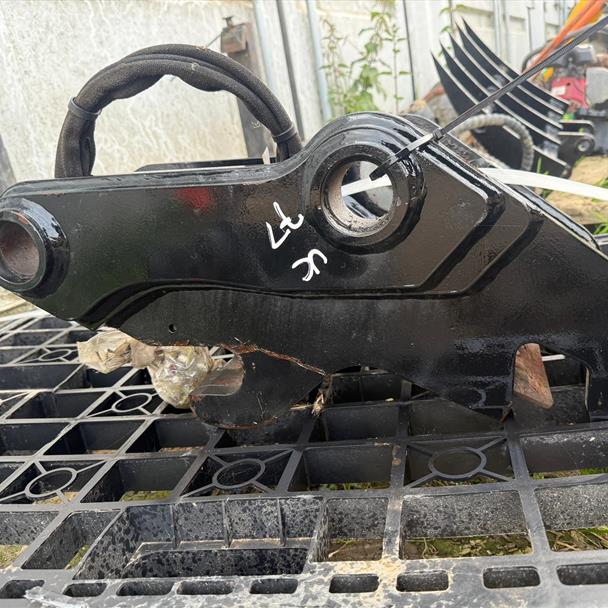 New/Unused Caterpillar Dual Lock Hydraulic Quick Hitch
