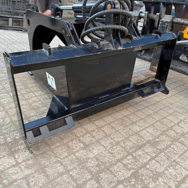 New/Unused 2025 GIYI Hydraulic Skidsteer Bucket Grab Stump Remover
