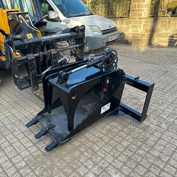 New/Unused 2025 GIYI Hydraulic Skidsteer Bucket Grab Stump Remover