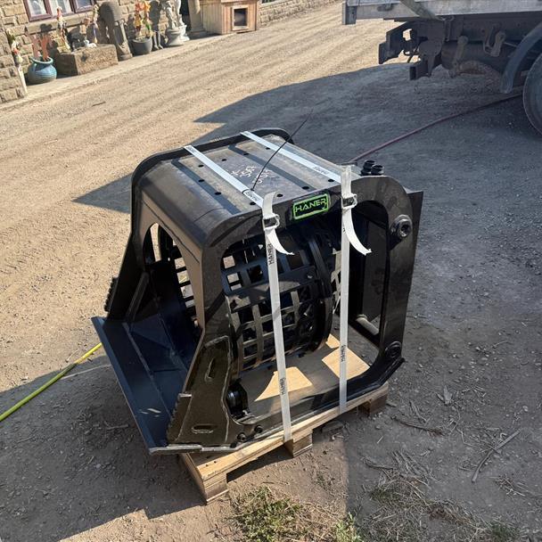 New/Unused 2025 Haner HST3.5 26" Hydraulic Screening Bucket