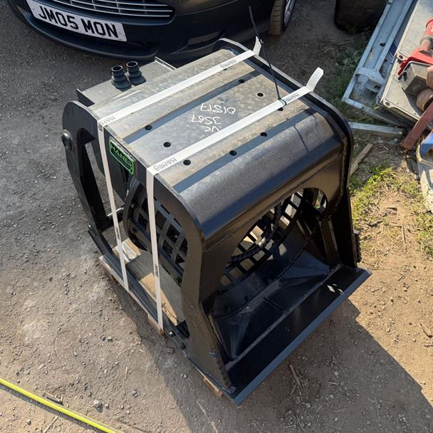 New/Unused 2025 Haner HST3.5 26" Hydraulic Screening Bucket