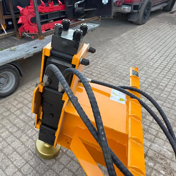 New/Unused 2025 GIYI GY-AD680 Hydraulic Skidsteer Post Knocker